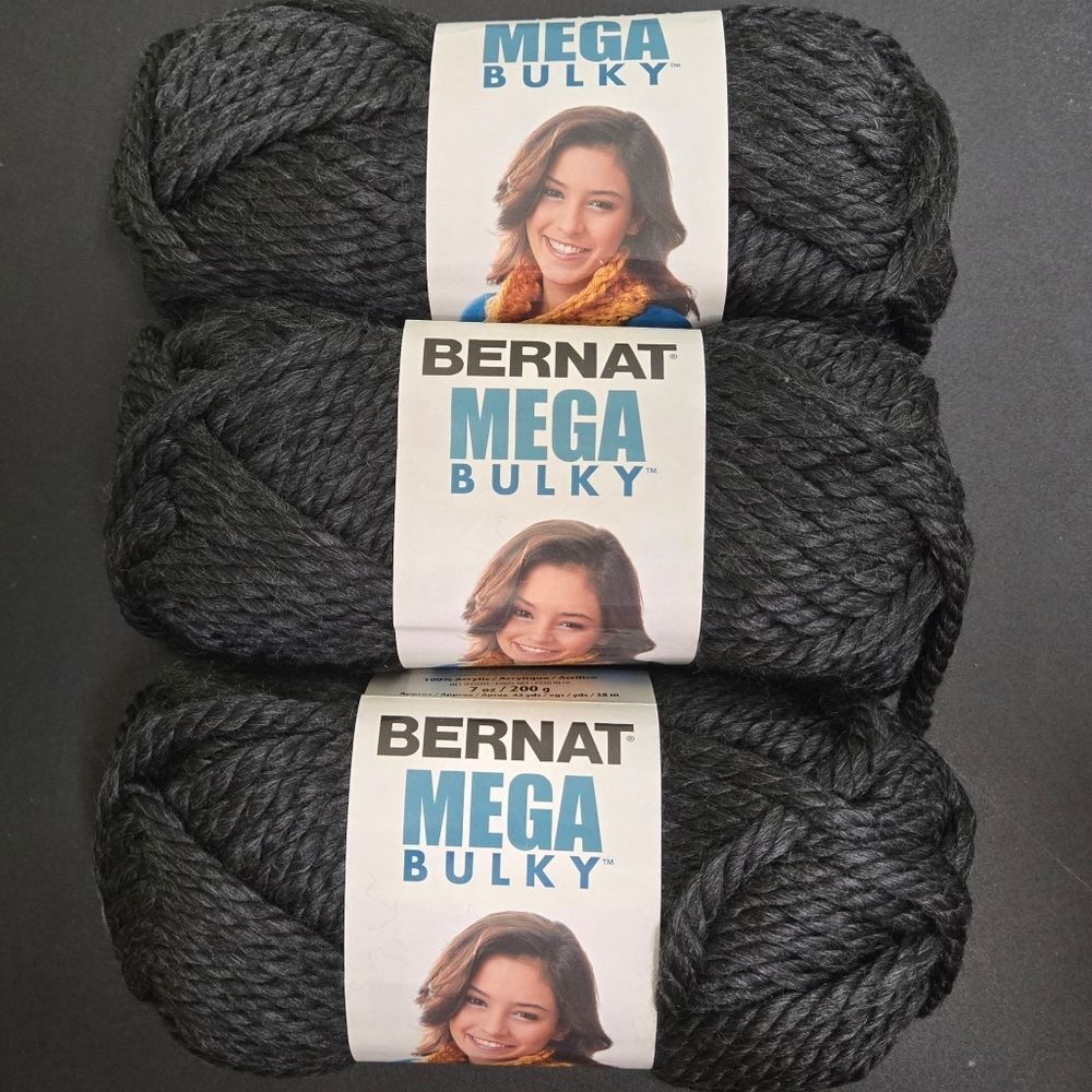 🎄🛍❤️ NIP 3 SKEIINS BERNAT MEGA BULKY BLACK YARN, 7 OZ EA